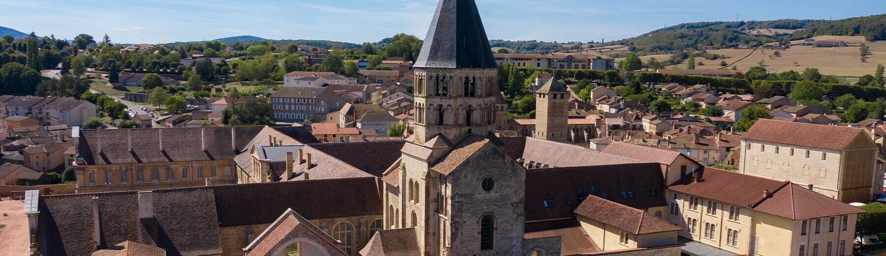 Abbaye de Cluny : chef-d’œuvre de l’architecture médiévale romane.
