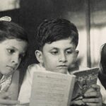 salman rushdie enfant lisant peter pan a ses soeurs