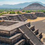 Egalement surnommé la Cité des Dieux. Il est le plus grand site archéologique de la Mésoamérique, il était habité par les Aztèques qui le considéraient comme un lieu sacré. 